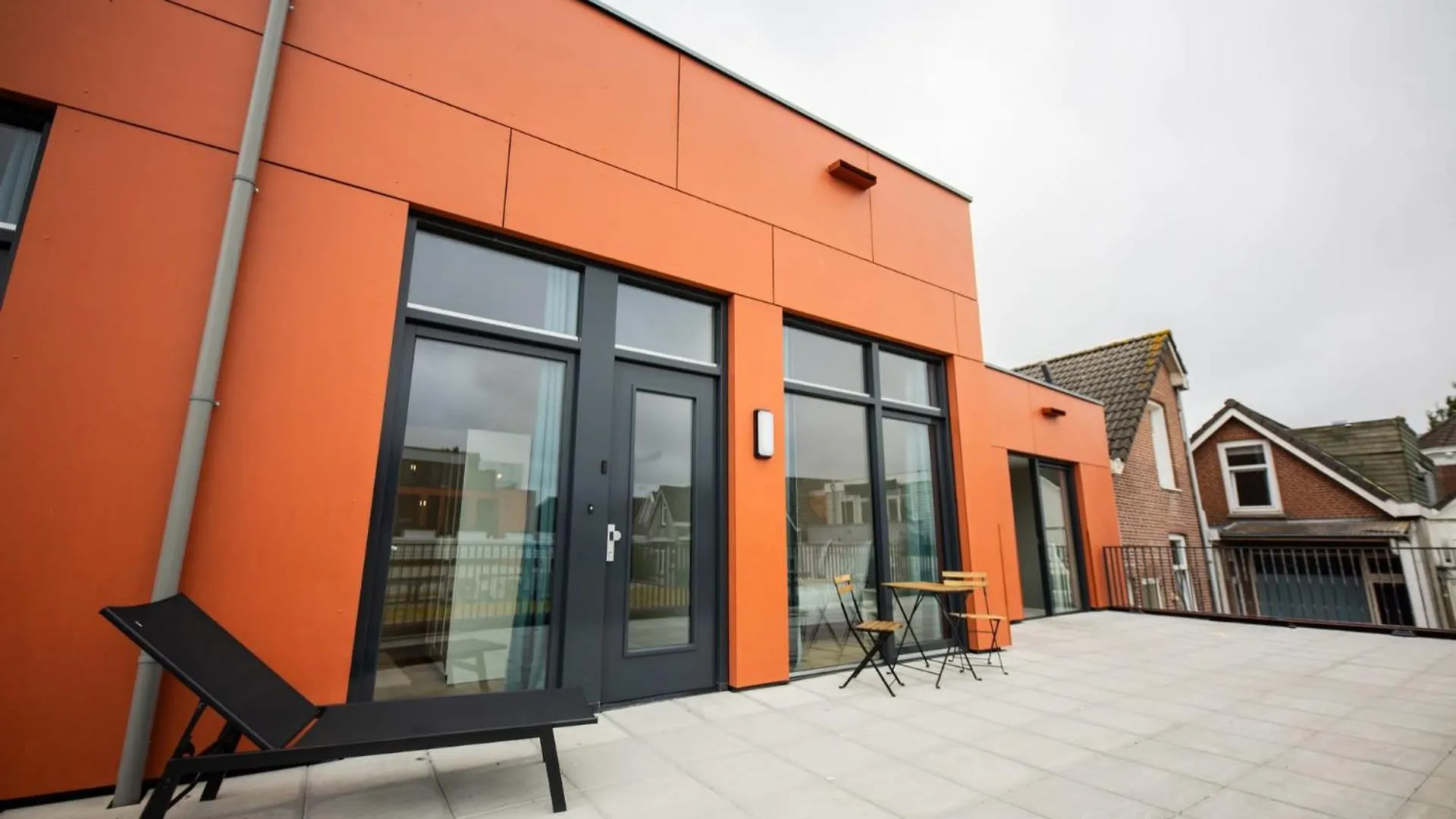 Ample 3 Bedroom Apartment contacts